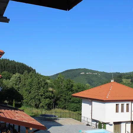 бадевски рай- къща софия Villa Veliko Tŭrnovo